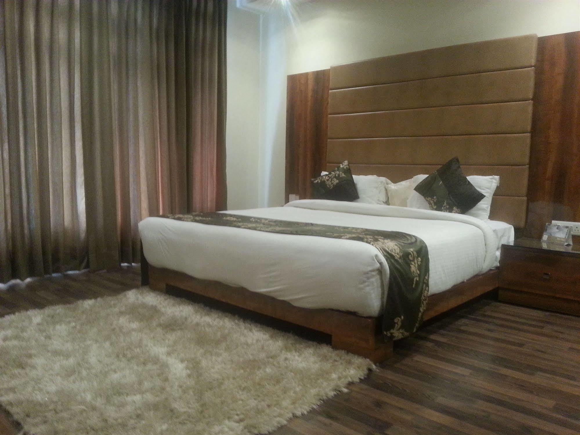 One Earth Avaas Hotel Amritsar Exterior foto